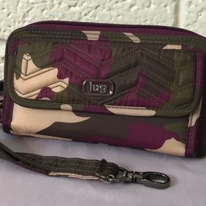 NWOT lug camo burgandy tan kickflip RFID protected crossbody/wallet
